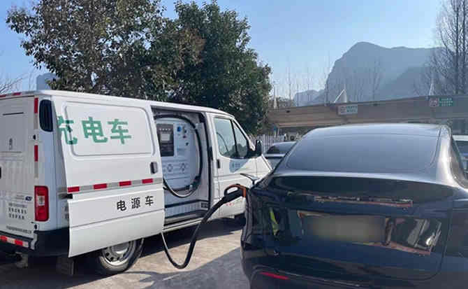 长宁汽车搭电
